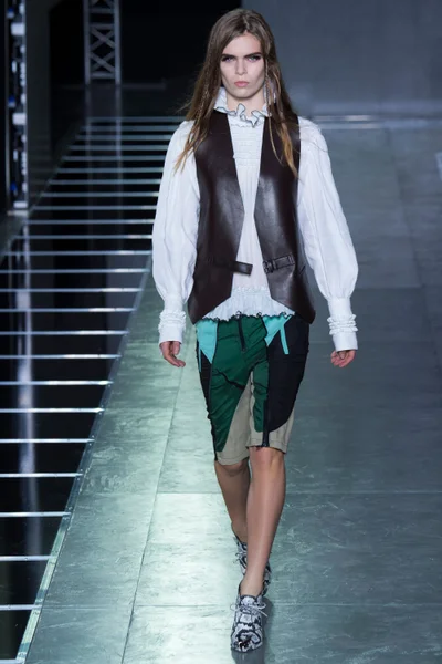 Look 26